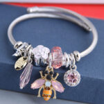 Fashion Jewelry Crystal Flower Bee Pendant Stainless Steel Wire Bracelet Women Bracelet